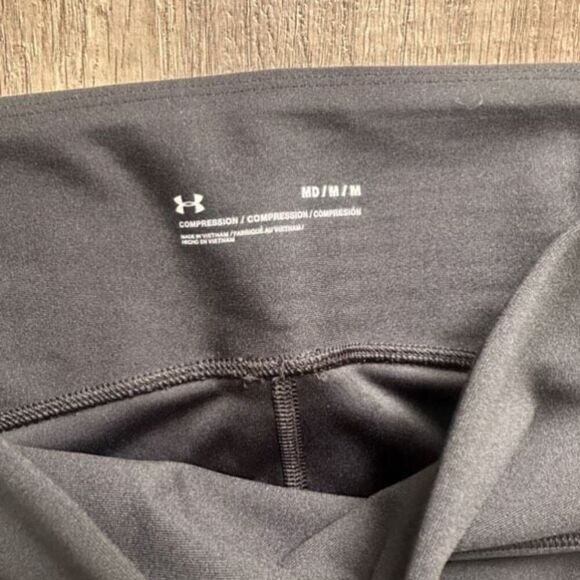 Under Armour Women’s Clarkson‎ University Black Crop Compression Leggings Medium - Picture 3 of 4